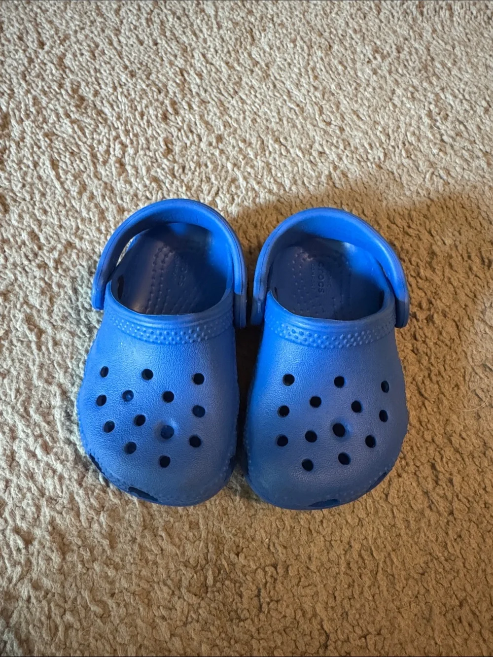 CROCS Kids Classic Clog in Royal Blue size 4